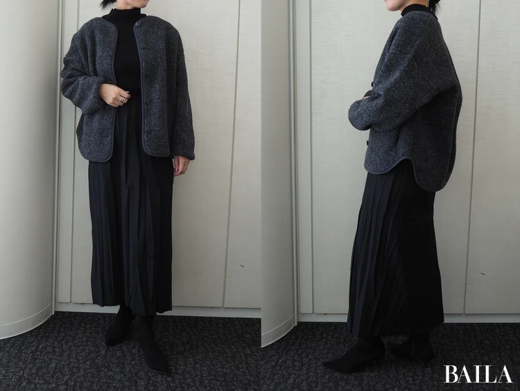 オールブラックでモードなスカートに、あえてエフォートレスさを加えて　身長162cm ユニクロ ボアフリースリラックスカーディガン　ダークグレー　 Mサイズ 正面　横