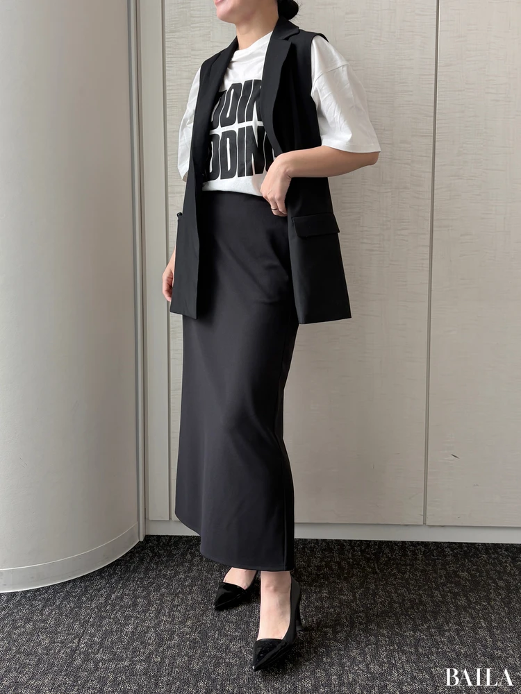 ジレ＆ロゴT合わせでキレイカジュアルコーデ