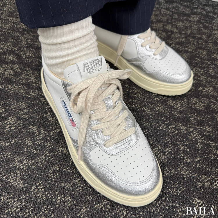 オートリー MEDALIST LOW BYCOLOR 履いた様子