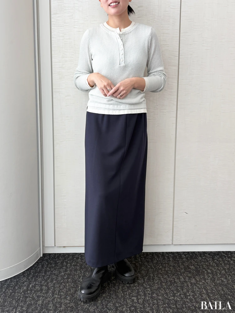 細身のスカートと合わせて、Iラインを意識したモードカジュアルコーデ