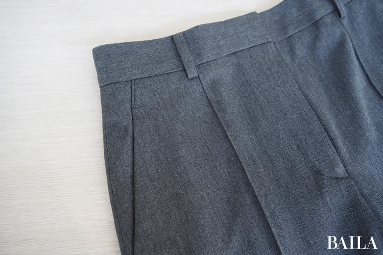 デザイン：美脚シルエットとラクさを兼ね備えたこだわり設計