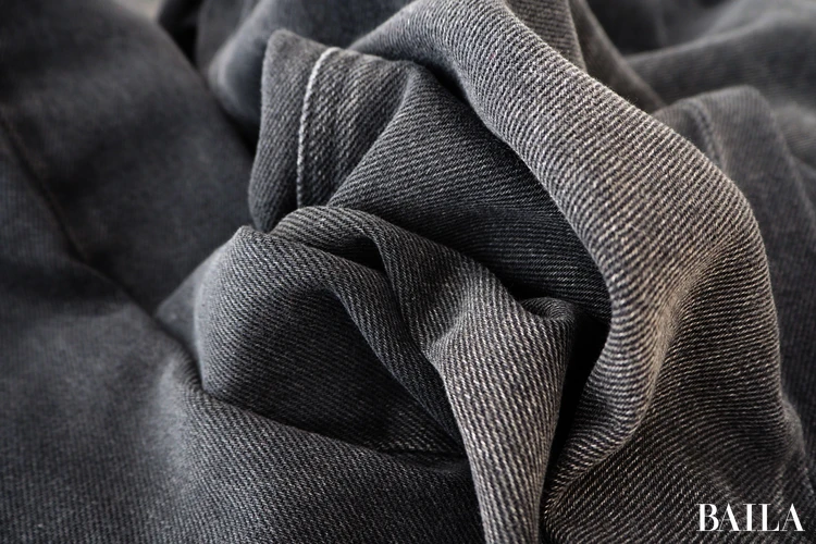 素材・質感:ドライな風合いでヴィンテージ感あり。でも柔らかくてストレスゼロ