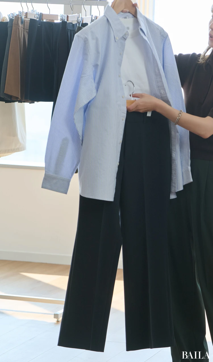 ユニクロシャツとフレアパンツの組み合わせ