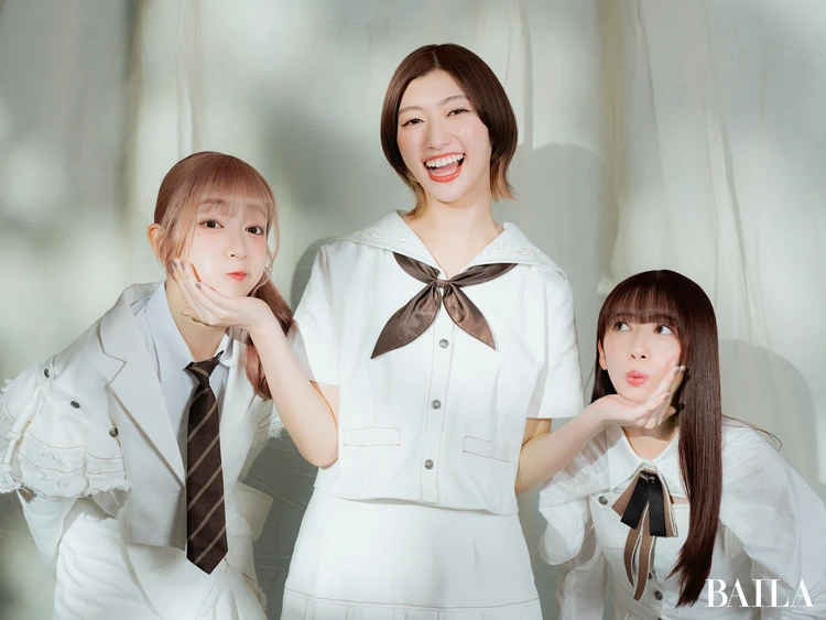 私立恵比寿中学の小林歌穂さんが、真山りかさんと桜木心菜さんを両手に花、変顔、笑顔