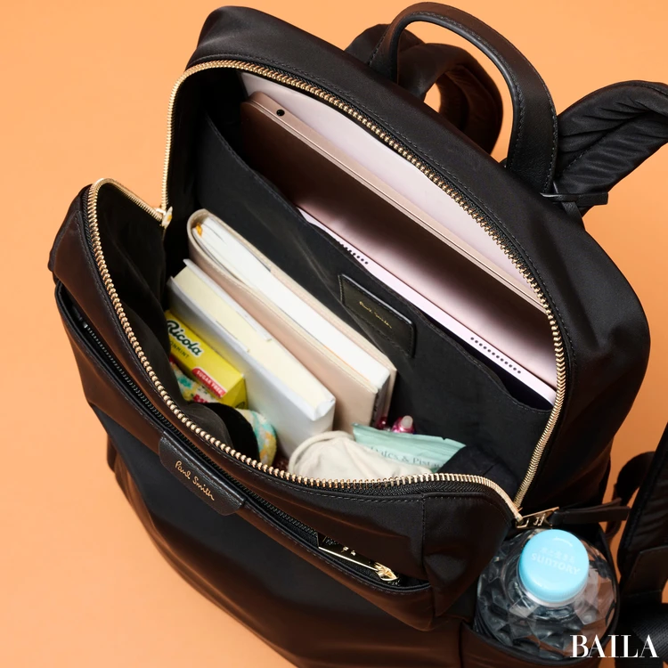 ポール・スミス　デイリー リュック　収納力　通勤グッズをバッグに入れた様子