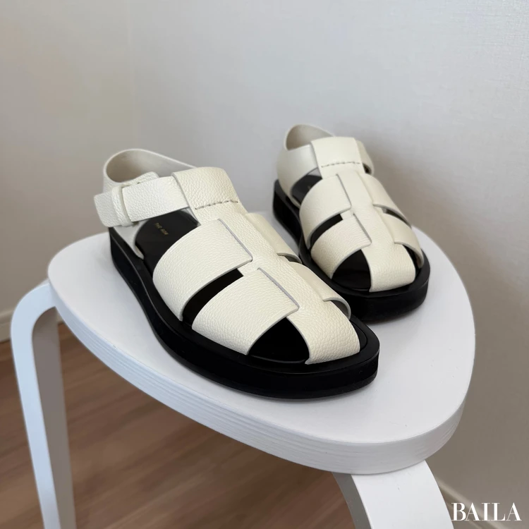 【TheRow】レザー製のサンダル City フリップフロップ レザー レッド – The Row