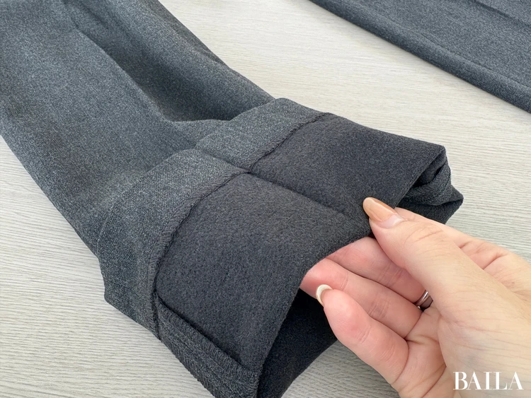 身長162cm ユニクロ ニット 正面 「ウォームスマートパンツ」ダークグレー Mサイズ ¥4990 生地感