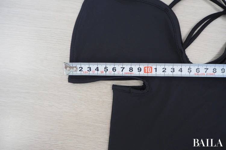 顎下の開き(畳んだ状態):(口もと〜)約10cm、(首もと〜)約4cm