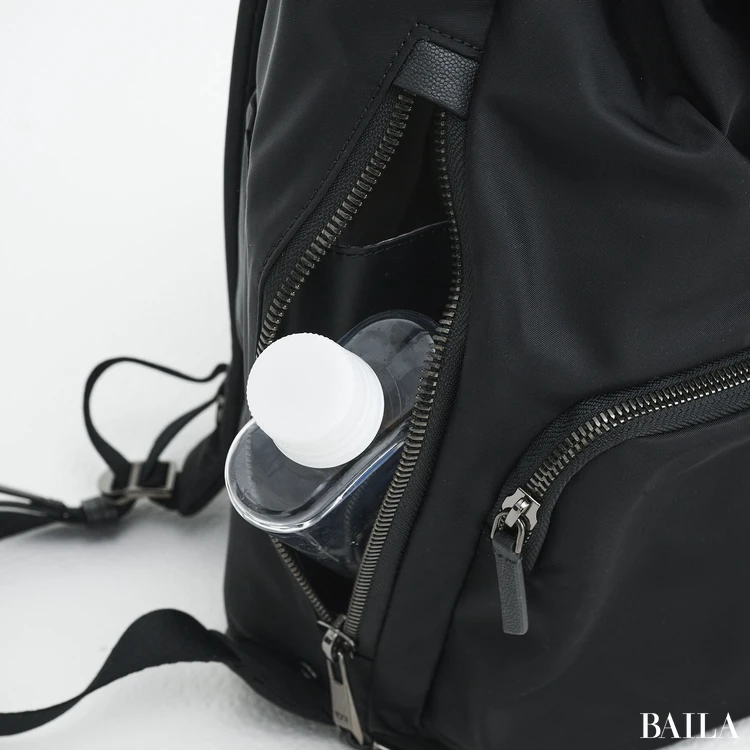 トゥミ　リュック　メインスペースにつながるサイドスペース