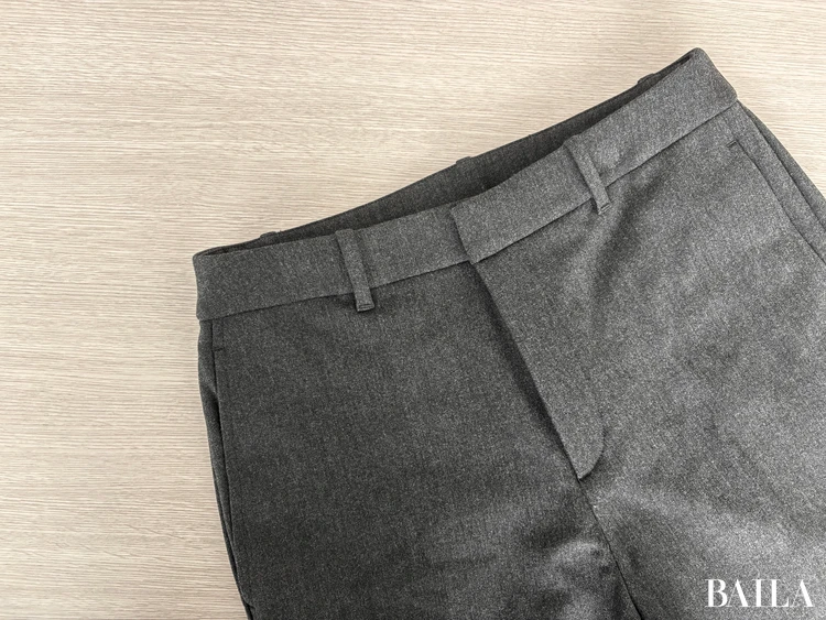 ウエスト部分 身長162cm ユニクロ ニット 正面 「ウォームスマートパンツ」ダークグレー Mサイズ ¥4990