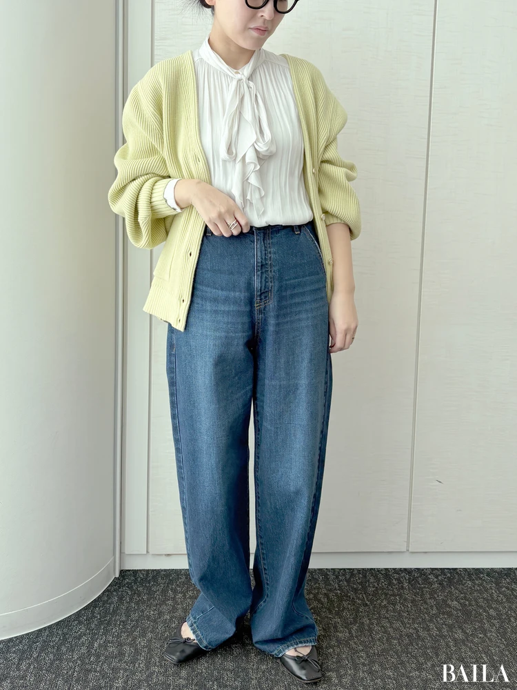 色ものカーデ＆デニム合わせで春のカジュアルコーデにも合う！