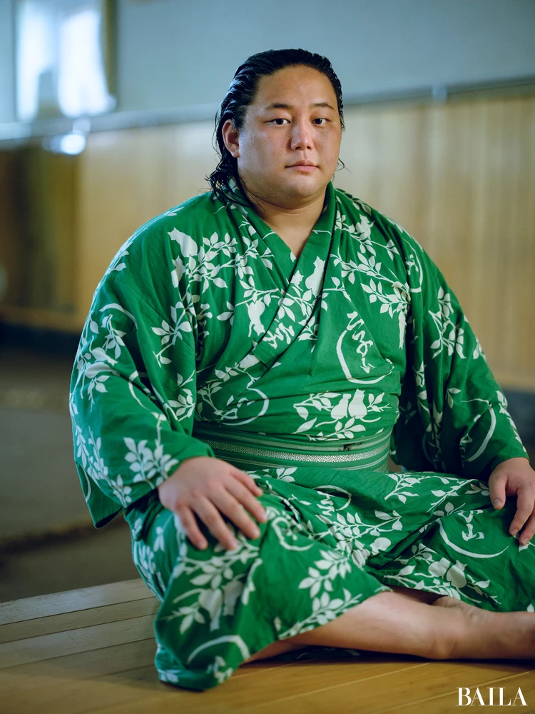 三田関 座りカット