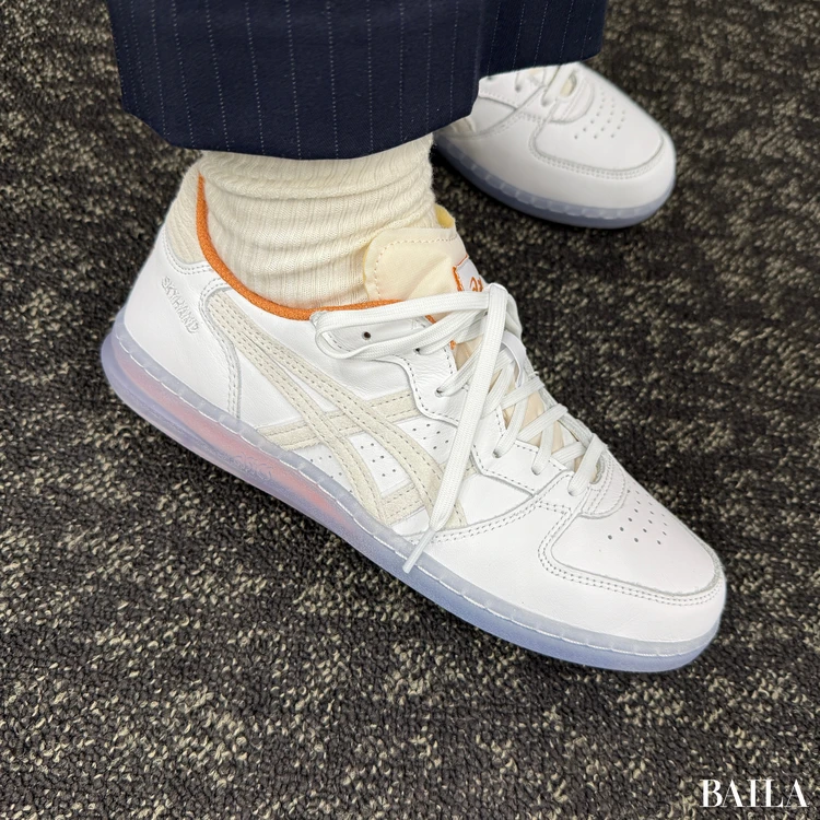 ASICS(アシックス) SKYHAND OG 履いた様子