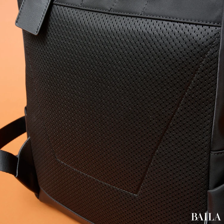 ポール・スミス　デイリー リュック　背面側のメッシュ素材