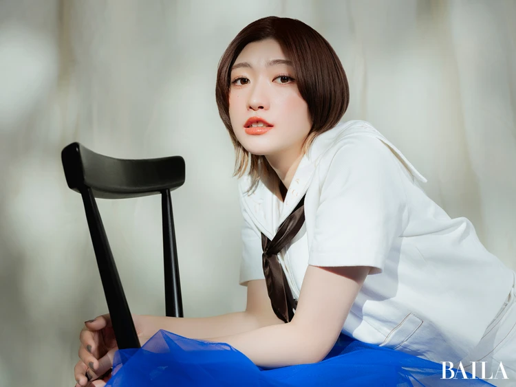 私立恵比寿中学の小林歌穂さん　雰囲気のある表情