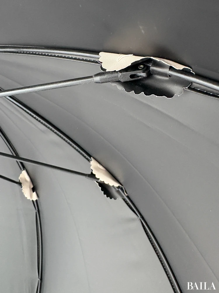 生地内側、骨の当たる部分の布