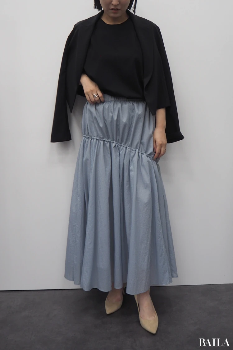 ジャケットをはおれば、オフィスもいけるカチッとコーデに