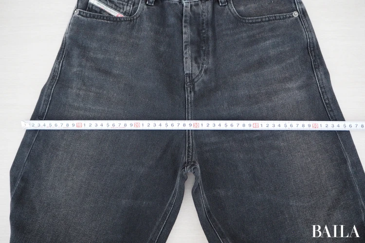 ヒップ(ポケット付け根下部の幅):約55cm