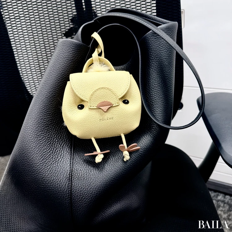 バッグにつけたヒヨコのチャーム