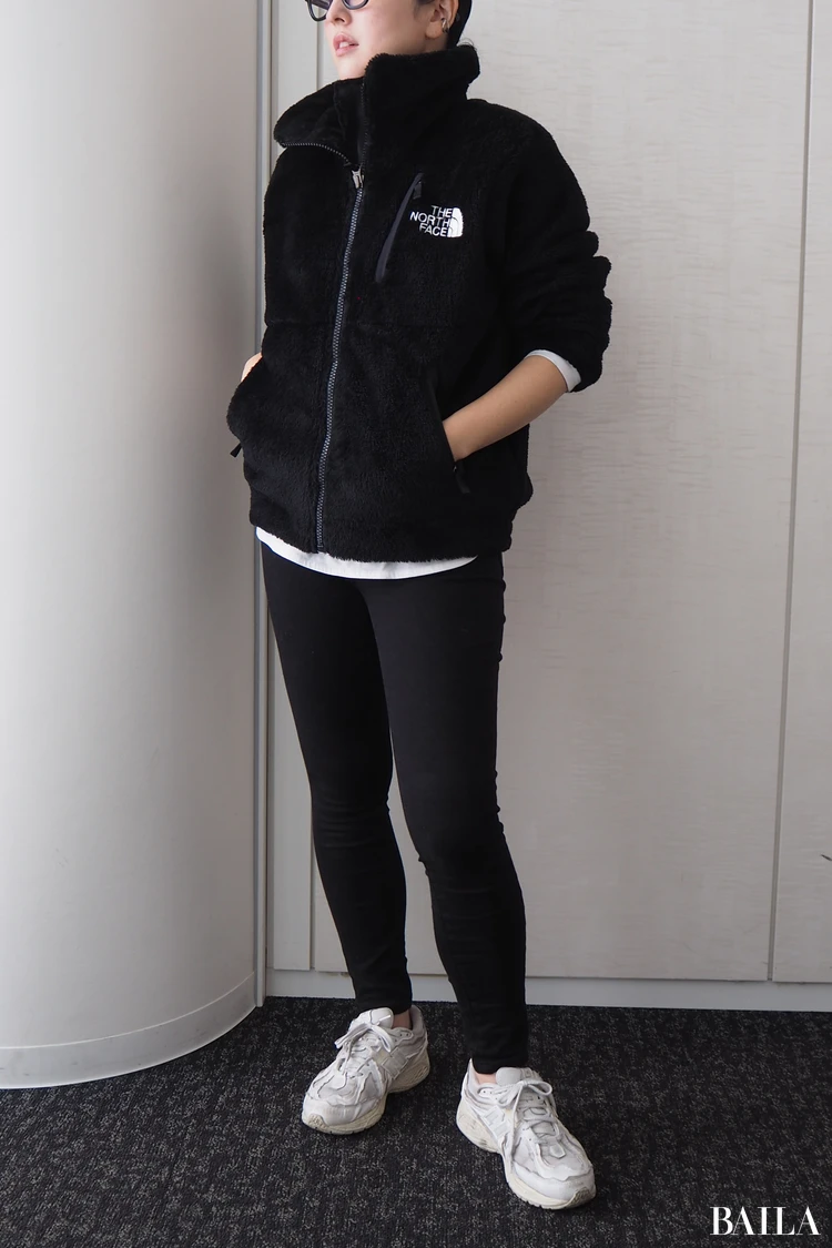 THE NORTH FACE「ショート バーサ ロフト ジャケット」¥37400 ブラック Lサイズ 162cm スキニージーンズでメリハリをつけたパンツコーデ