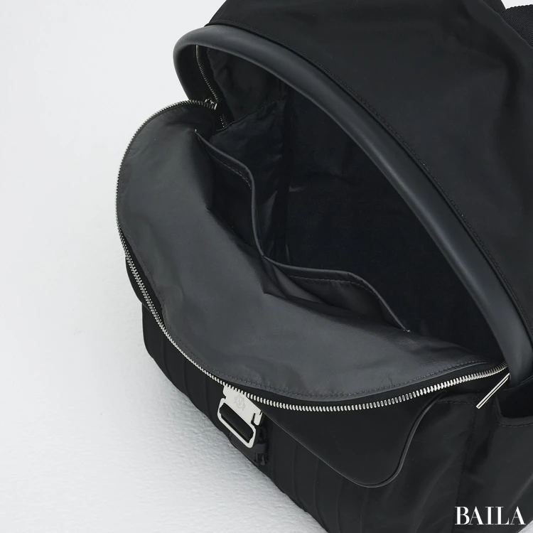 リモワ　リュック　内側　オープンポケット