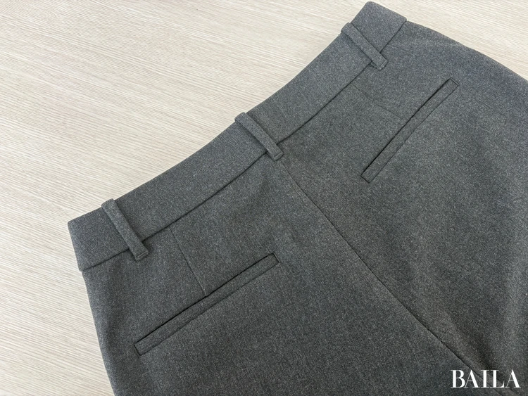 身長162cm ユニクロ ニット 正面 「ウォームスマートパンツ」ダークグレー Mサイズ ¥4990 色み