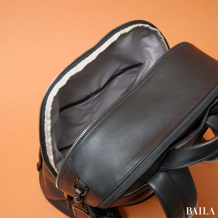 トゥミ VOYAGEUR「ホランド」バックパック メインスペースのフラップ側のポケット