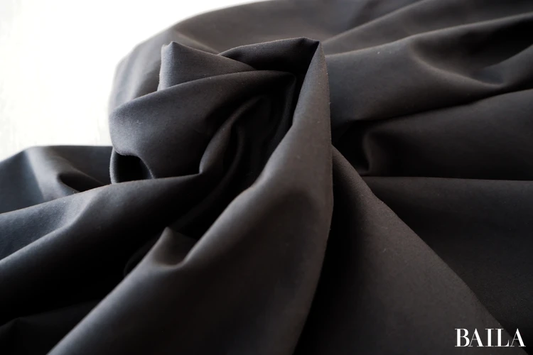 質感:落ち感と軽さのバランスが絶妙な、頼れるオンスカート