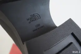 THE NORTH FACE「カルミア ヌプシ ブーツ ウォータープルーフ」￥26400　アスファルトグレー×TNFブラック　サイズ6　24.0cm　162cm　実寸