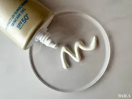 アネッサ　パーフェクトUV スキンケアジェル NA　スウォッチ　2