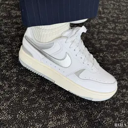 ナイキ　NIKE GAMMA FORCE　履いた様子