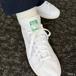 アディダス オリジナルス　STAN SMITH DECON　履いた様子