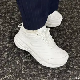 ホカ　BONDI SR　履いた様子