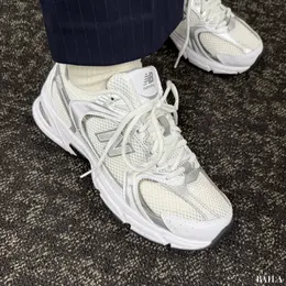 ニューバランス　530　履いた様子