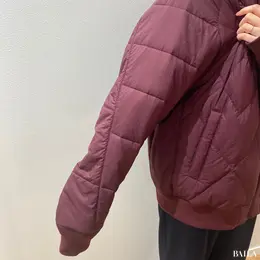 ユニクロ　リサイクルハイブリッドダウンジャケット　3Dカッティング構造