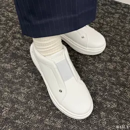 HIMIKO　ゴアスリッポンスニーカー　履いた様子