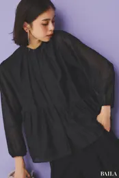 ザ ショップ ティーケー　カットジャガードペプラムブラウス　モデル着用　寄り画像