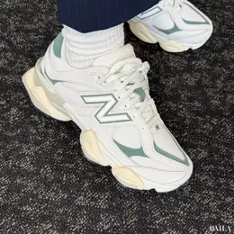 ニューバランス　90/60　履いた様子①