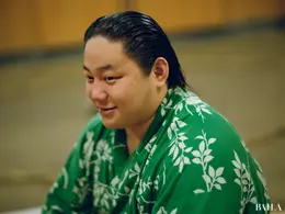 三田関　笑顔　横顔