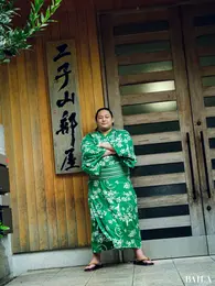 三田関　部屋の前で