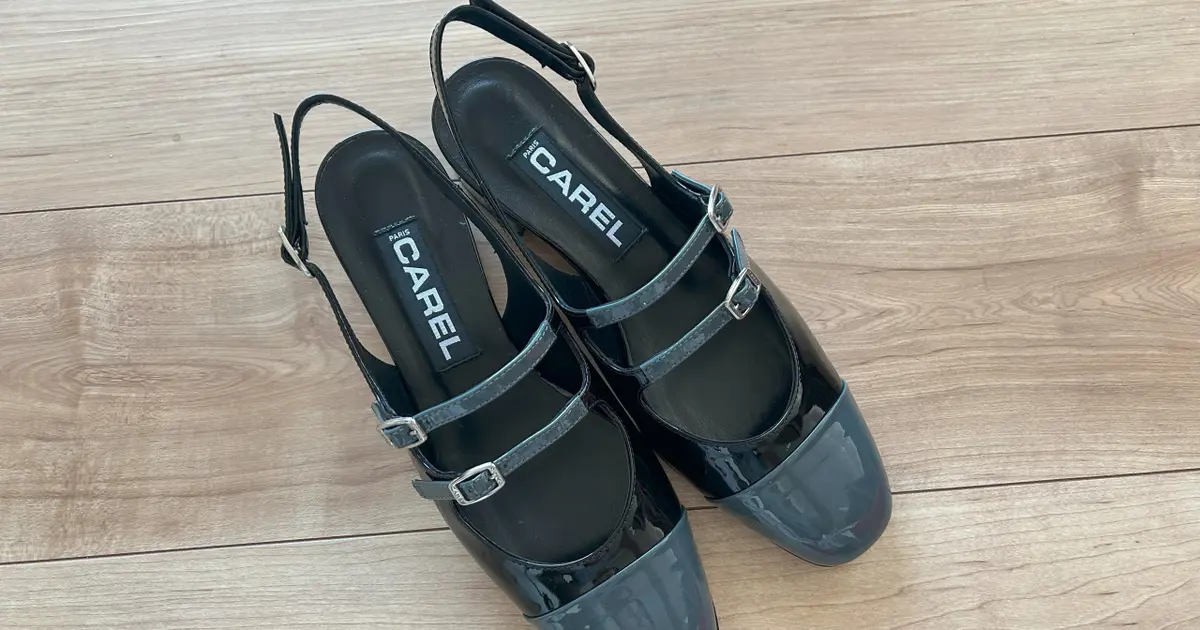 CAREL（カレル）」のスリングバックパンプスで冬コーデに新風
