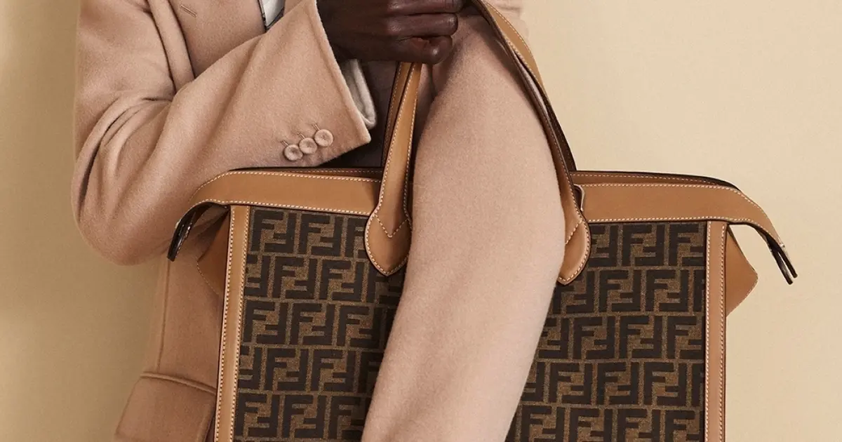 フェンディ」が新作トラベラーバッグ“ピーカブー アイシーユー フォー