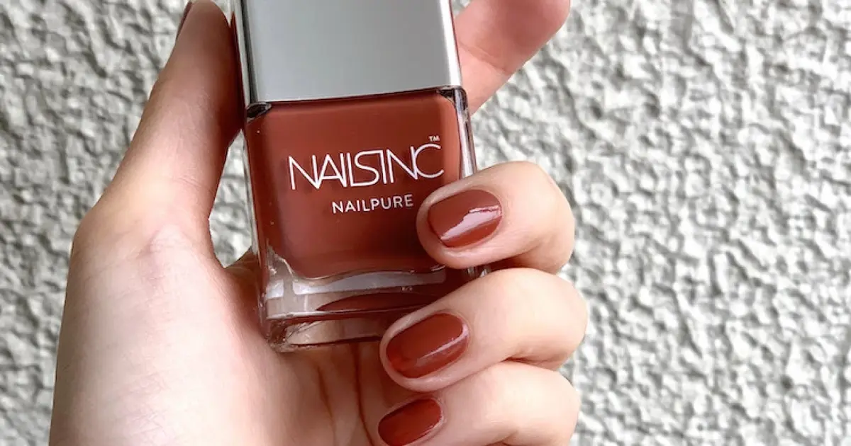 セルフネイル 褒められ率高 大人っぽテラコッタカラーって Baila