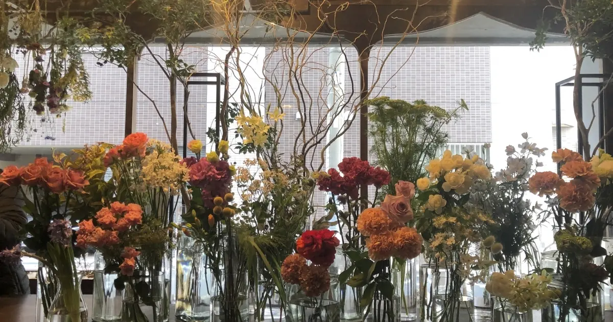 花に囲まれた隠れ家カフェ 蔵前from Afar Baila