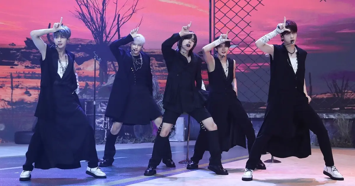 TXT ボムギュ 直筆 サイン MAGIC HOUR イルデ ショーケース TXT ボムギュ 直筆 サイン MAGIC HOUR イルデ ショーケース