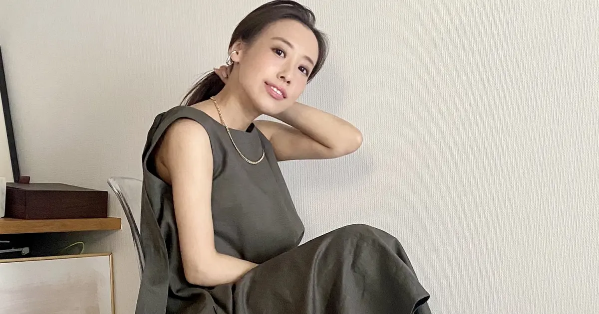 夏ワンピース は派手色 地味色にシフト 大人カジュアルに Baila