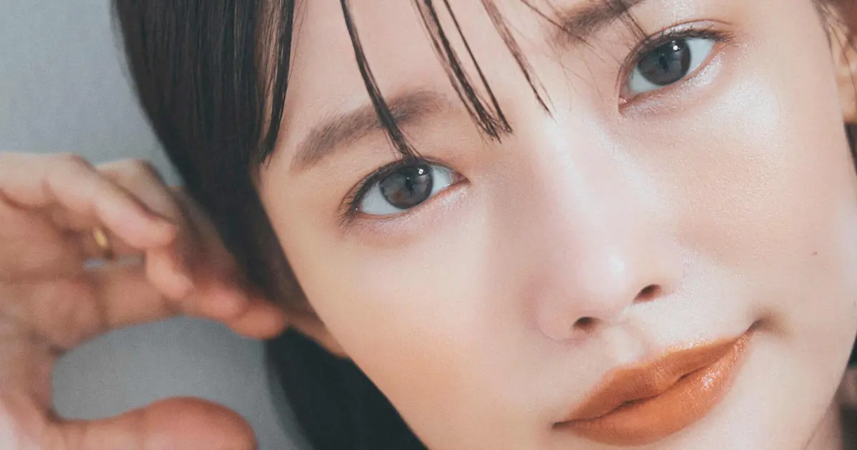 【林由香里さん提案！24年秋メイク】柿色リップ×キラキラシャドウが洒落バランス〈朝ドラ注目俳優 ハ・ヨンスさん登場〉