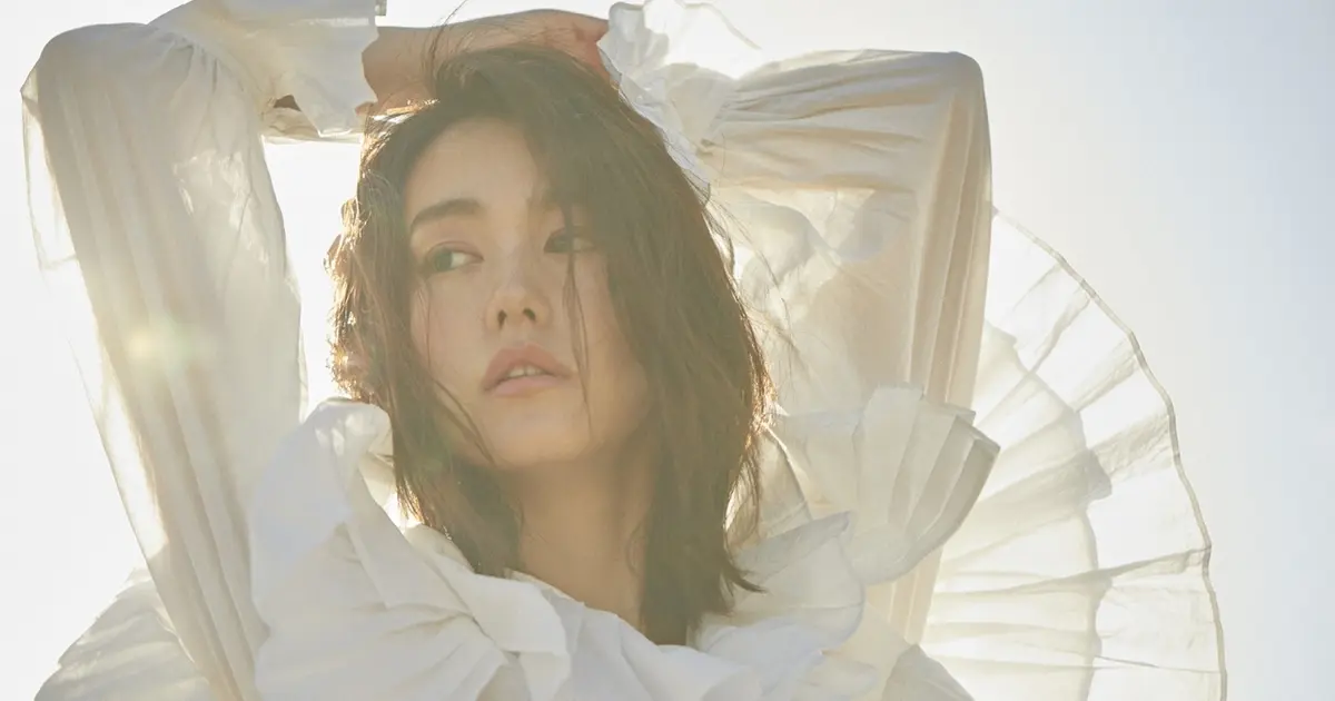 桐谷美玲、『zukan』発売記念のサイン本お渡し会を開催！｜＠BAILA