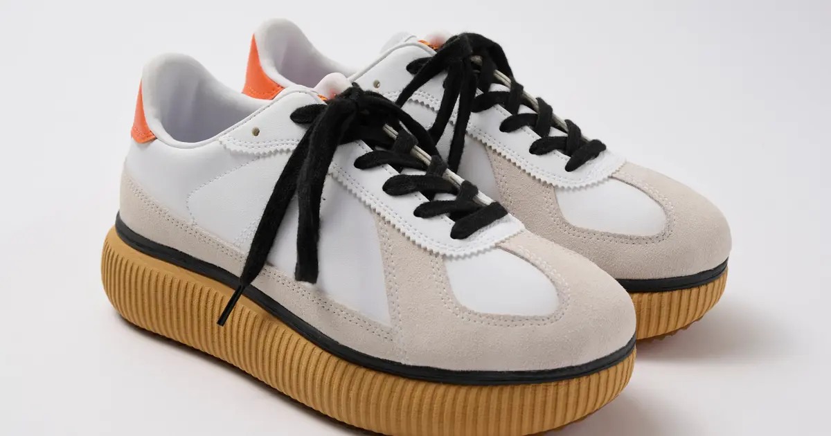 オニツカタイガー】デレシティは厚底スニーカーとは思えない歩きやすい