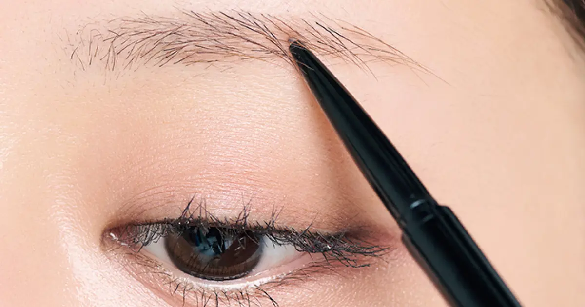 大人眉の正解「薄アーチ眉」はどう作る？ 最旬アイブロウのHOW TOを